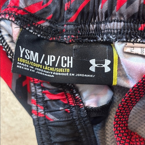 Under Armour Boys Red and Black Athletic Shorts Size Small - Picture 3 of 3